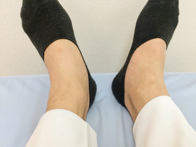 足の開きに差があると骨盤が歪んでいる