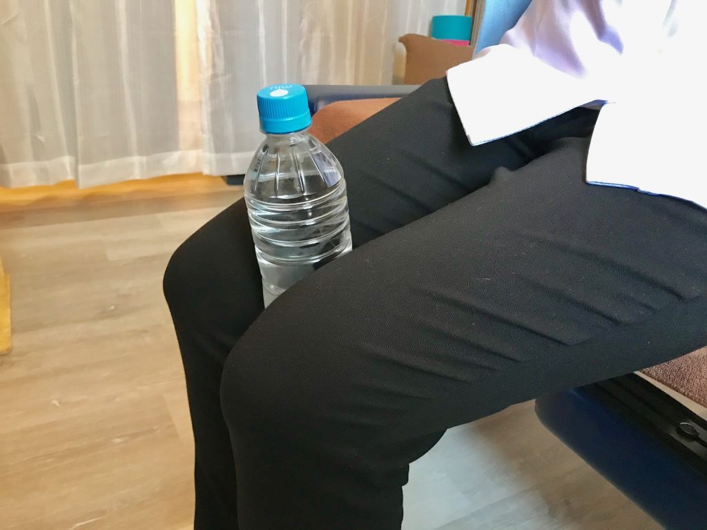 ペットボトルを使ってO脚矯正